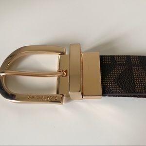 Micheal Kors Belt ( Brand New )